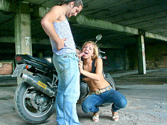 Fun Blonde Girl Liked Public Fuck